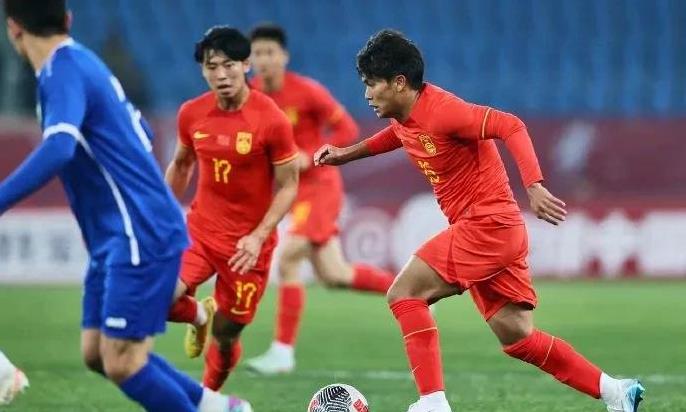 足球赛事带来的全新阵容变化成为焦点