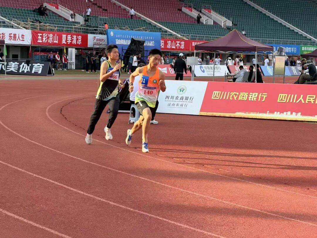 关于热血激情！选手全力以赴向金牌冲刺的信息