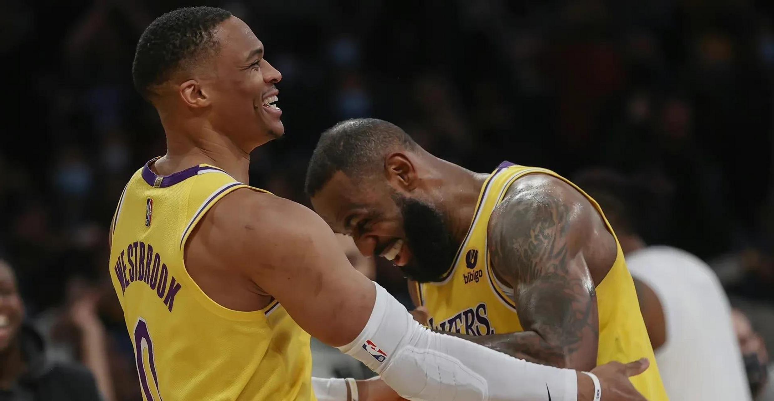 九游中国官网-勒布朗再次砍下三双，创纪录表现