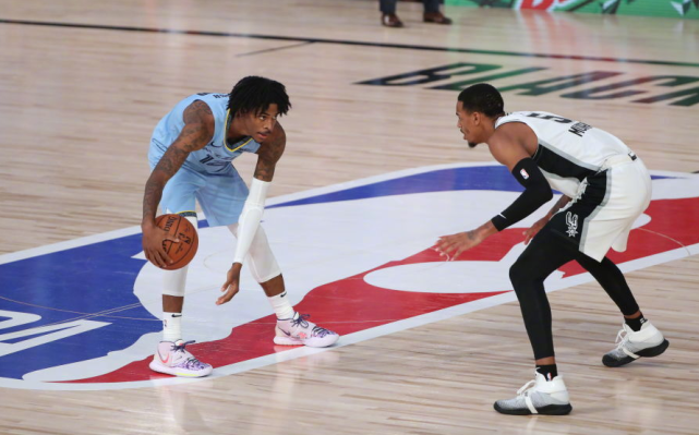 九游课程-关于劲旅交锋!谁能够在球场上脱颖而出?的信息